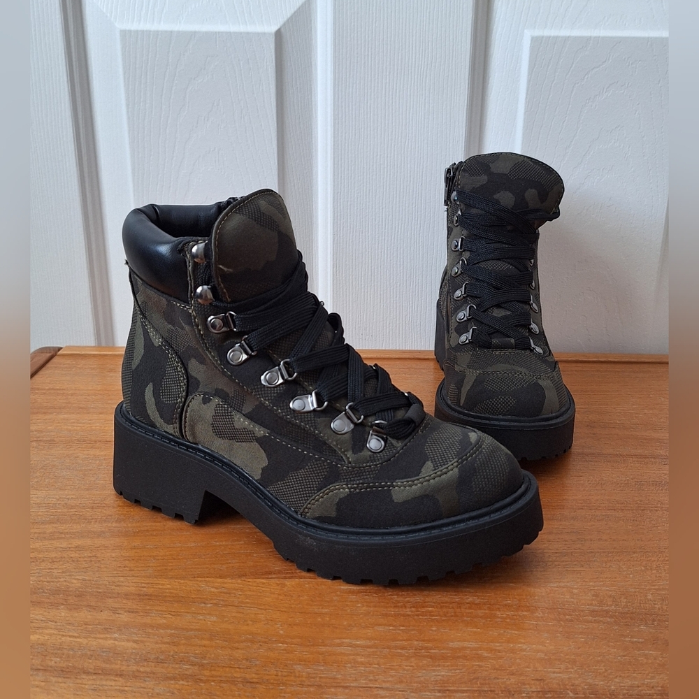 Universal Thread Camo Combat Boots Chunky Canvas Lace Up Lug Sole NEW Womens 5.5